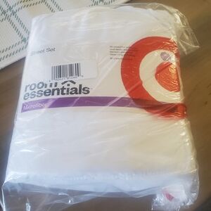 NWT Room Essentials White Microfiber Sheet Set